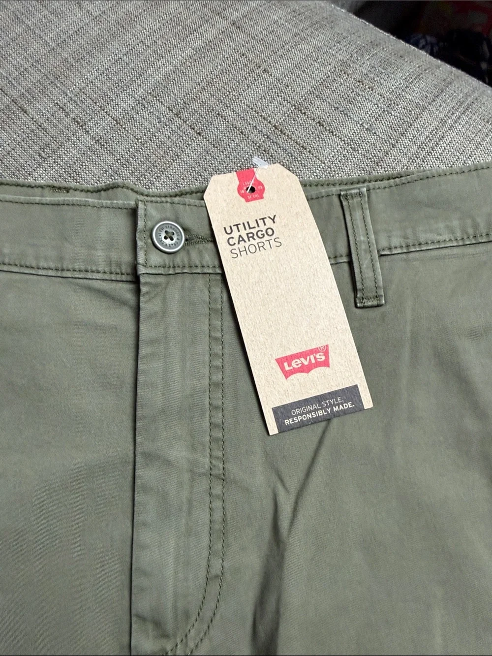 NWT Levi's Men's Olive Green Utility Cargo Shorts size 34